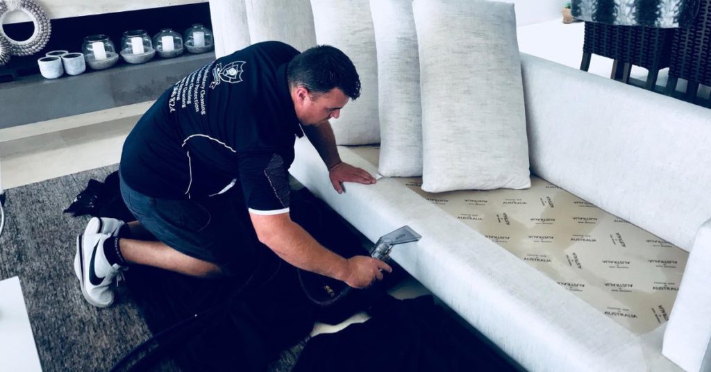 Steam Cleaning vs Dry Cleaning: The Best Choice for Your Sofa